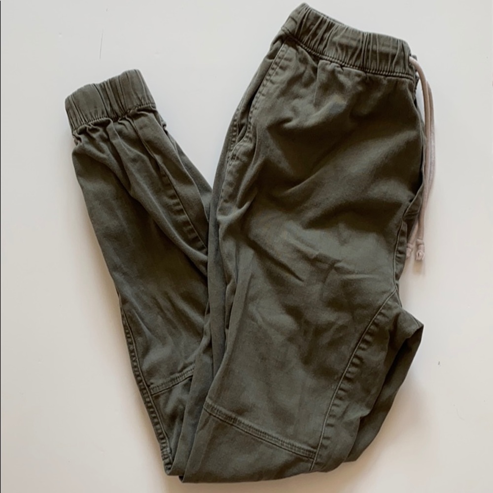 H&M’s Olive Green Joggers